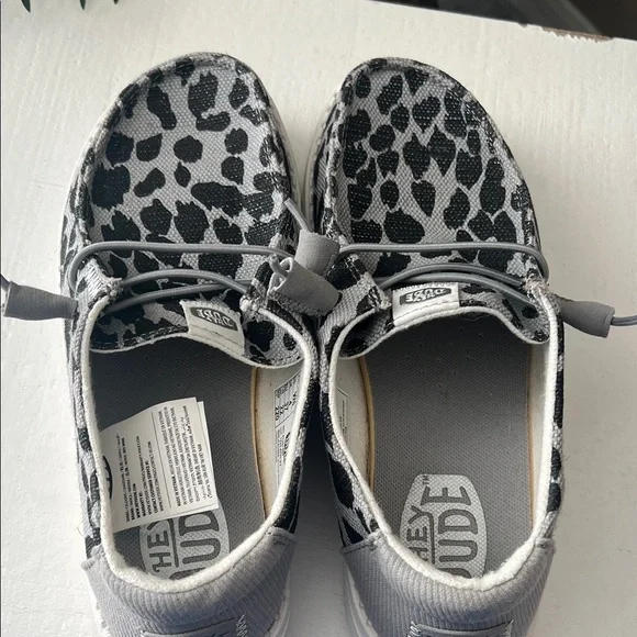 Hey Dude Women’s Wendy Leopard Sparkle Shoes - Picture 6 of 9